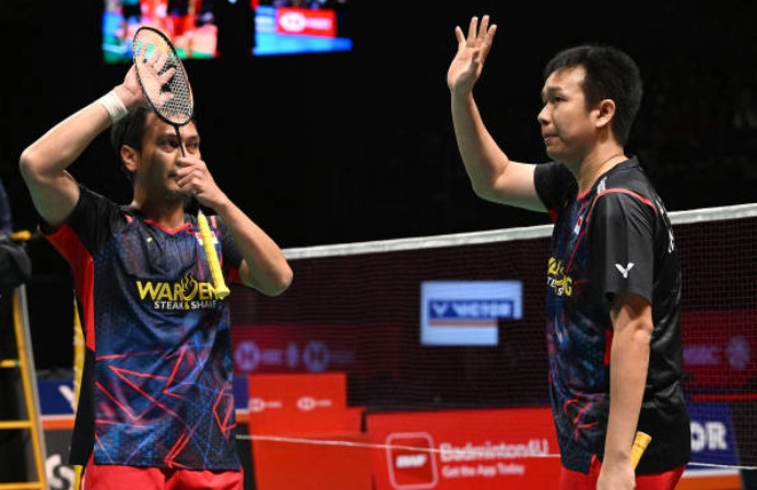मोहम्मद अहसान और हेंड्रा सेतियावान ने 2025 इंडोनेशिया मास्टर्स में 16वें राउंड में हारने के बाद आधिकारिक तौर पर अपने शानदार अंतरराष्ट्रीय बैडमिंटन करियर को समाप्त कर दिया। (फोटो: एएफपी)