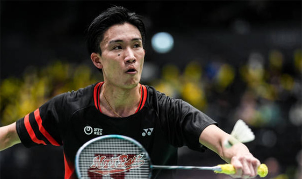 जापानी बैडमिंटन स्टार केंटो मोमोटा ने लम्बर डिस्क हर्नियेशन के इलाज के लिए अपनी पीठ की सर्जरी कराने की घोषणा के बाद प्रशंसकों का आभार व्यक्त किया। (फोटो: एएफपी)