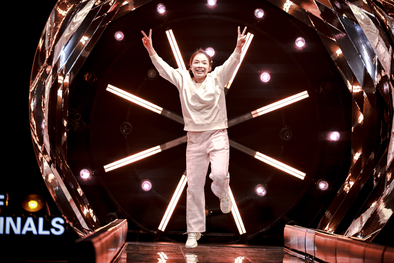 2025 बीडब्ल्यूएफ वर्ल्ड टूर फ़ाइनल में अपने सेवानिवृत्ति समारोह के दौरान चेन किंगचेन। (फोटो: सिन्हुआ)