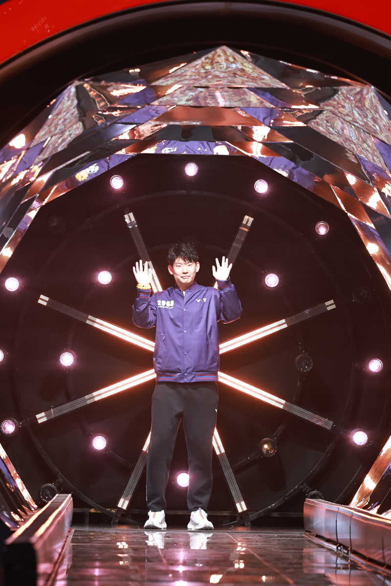 हांग्जो में सेवानिवृत्ति समारोह के दौरान लियू युचेन ने अपने करियर पर विचार किया। (फोटो: सिन्हुआ)