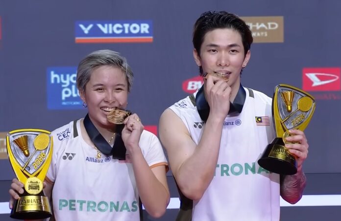 चेन तांग जी - तोह ई वेई ने इंडोनेशिया मास्टर्स मिश्रित युगल खिताब जीतकर इतिहास रचा। (फोटो: बीडब्ल्यूएफ)