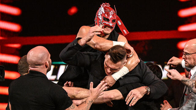 द रिंग जनरल द्वारा एजे स्टाइल्स का अपमान करने के बाद ड्रैगन ली ने गुंथर पर हमला किया: रॉ हाइलाइट्स, 23 फरवरी, 2026 डब्ल्यूडब्ल्यूई फोटो