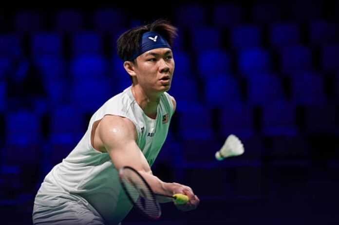 ली ज़ी जिया 2026 थॉमस कप में चीन के खिलाफ उच्च दबाव वाले क्वार्टर फाइनल मुकाबले में मलेशिया के लिए एक महत्वपूर्ण अंक देने की तैयारी कर रहे हैं। (फोटो: एएफपी)